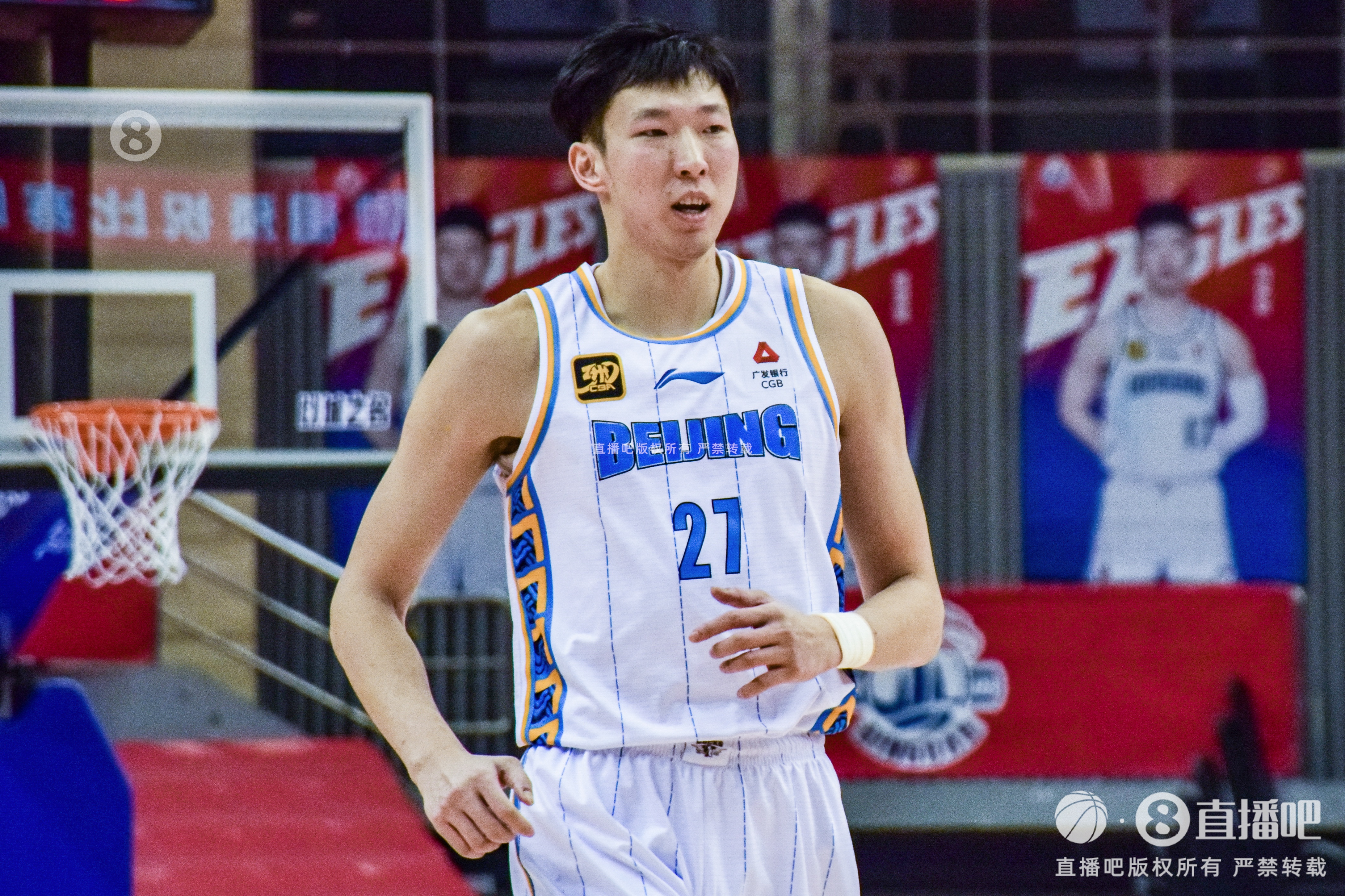完全占据上风!周琦8中6高效拿下20分11板 正负值+24最高